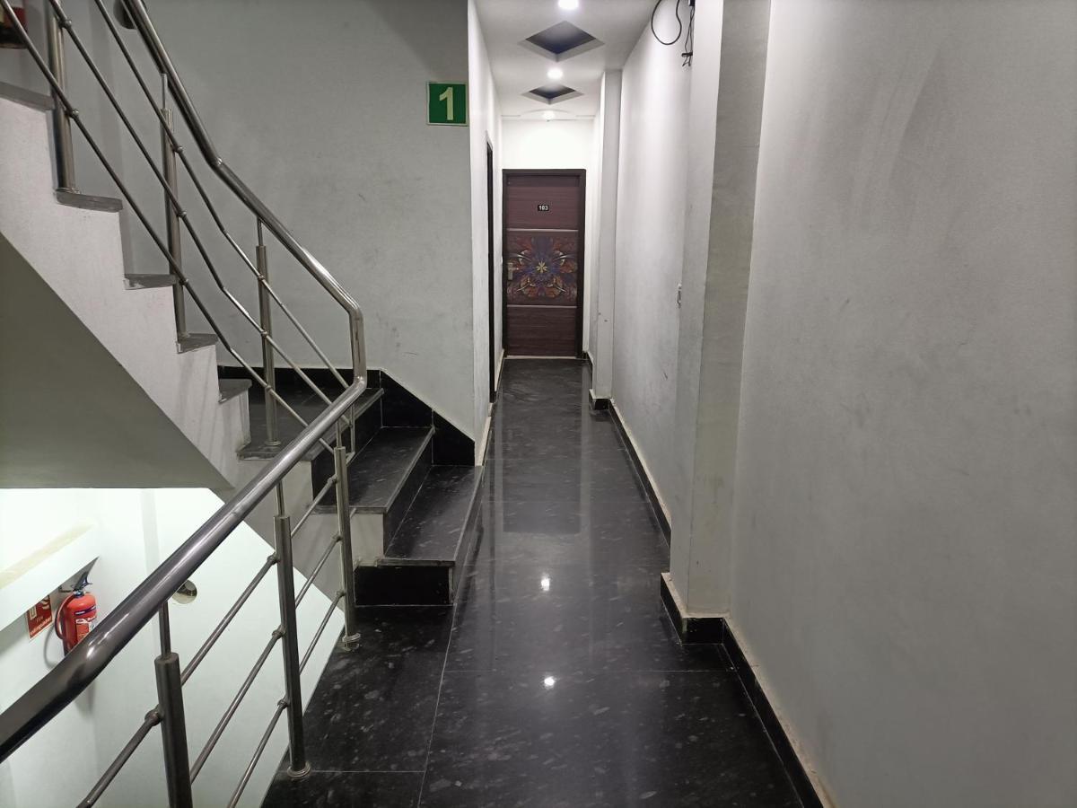 Airport Hotel Breeze Nueva Delhi Exterior foto